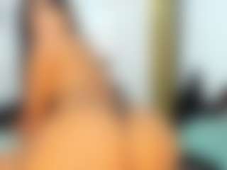 Live cam show with ciaraharrys - Athletic MILF on dropp.cam