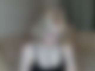 Live cam show with Judith - Flash on friskycurves.com