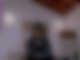 Live cam show with Lisa Flowers - Blonde Hair on Cam Slut