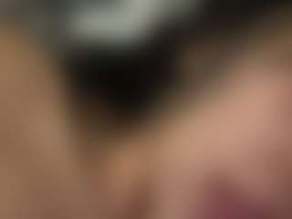 Live cam show with Mia K - Brown Hair on Stripli.com
