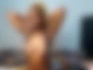 Live cam show with Lunahh - Camel Toe on studioflirtlive.com