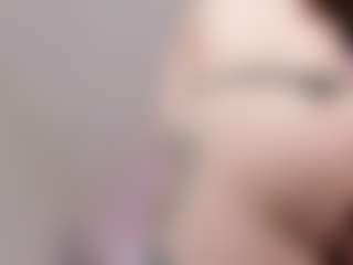 Live cam show with Vanessa Cole - Facial Piercings on Camming Site