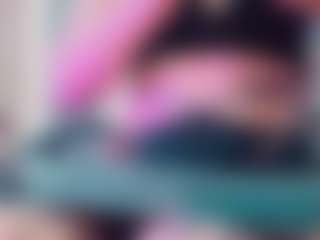 Live cam show with khiara-moretti - Average on Stripli.com