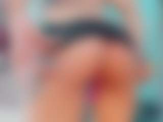 khiara-moretti's Live Sex Cam Show