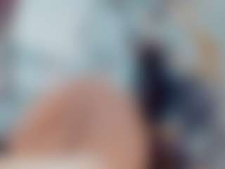 Live cam show with khiara-moretti - Average on CamwithHer