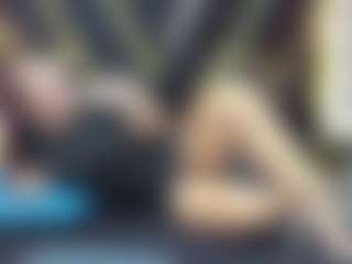 AGATHA-FIT MILF webcam performer live streaming