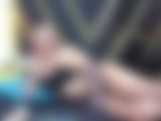 AGATHA-FIT MILF webcam performer live streaming