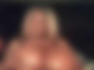 Live cam show with Goddess CeeCee - Hazel Eyes on live18s.com