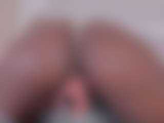 Live cam show with AuraEbony - Skinny on Camsoda