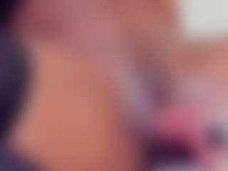 Live cam show with AuraEbony - Skinny on madthumbs