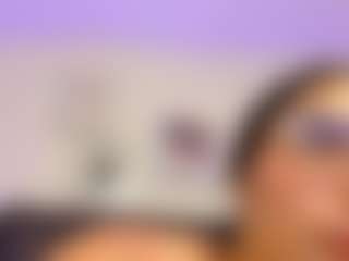 Live cam show with Melanie-hillz - Long Legs on makecum.org