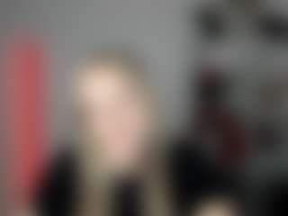 EvelynBlond's Live Sex Cam Show