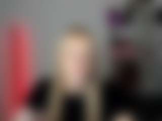 EvelynBlond's Live Sex Cam Show