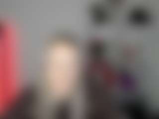 EvelynBlond's Live Sex Cam Show