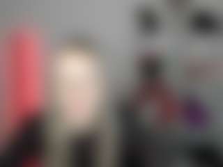 EvelynBlond's Live Sex Cam Show