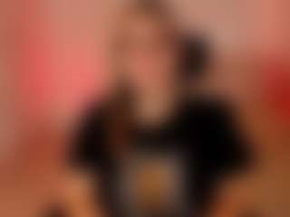 Spettacolo in cam dal vivo con Kiyomi - Gamer Curvy su Camsoda
