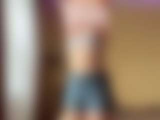 Live cam show with SallieBollacker - Facesitting on Camsoda