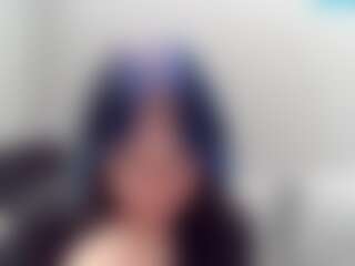 Live cam show with Luna - Caucasian on TeamSkeetLive