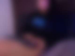 Live cam show with Queen - Moaning on StripNow
