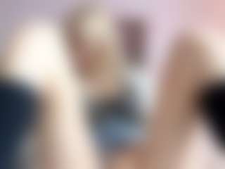 Live cam show with Melissa - Cosplay MILF on chickslive.net