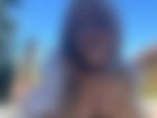 Live cam show with Melissa - Moaning on Uber Horny