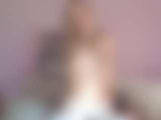 Live cam show with Melissa - College MILF on TeamSkeetLive
