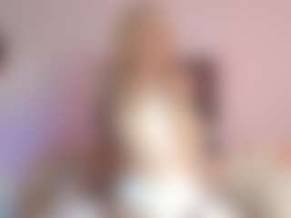 Live cam show with Melissa - College MILF on googirlz