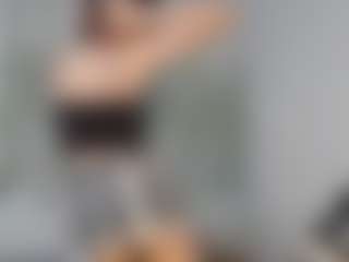 Live cam show with RossieFontecchio - Brown Hair Teen (18+) on Camsoda