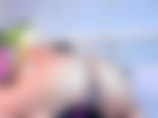 Live cam show with April Grey - Teen (18+) on luckytryst.com
