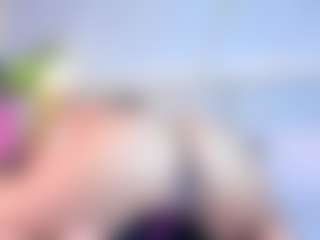 Live cam show with April Grey - Teen (18+) on AdultVida.com