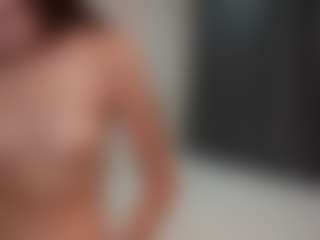 Live cam show with lunayung - Deepthroat on Milfs Live