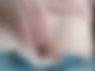 NaughtyBlooms's Live Sex Cam Show
