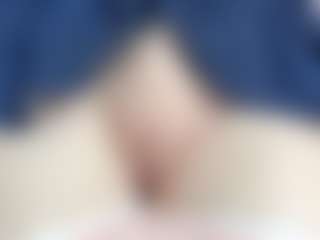 NaughtyBlooms's Live Sex Cam Show
