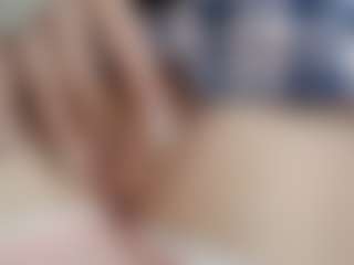 NaughtyBlooms's Live Sex Cam Show