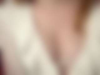 Live cam show with SadeSurrey - Athletic Public on CamwithHer
