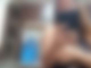 EmilyCM's Live Sex Cam Show