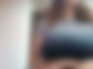 EmilyCM's Live Sex Cam Show