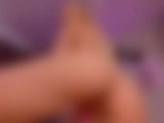 elara-vee's Live Sex Cam Show