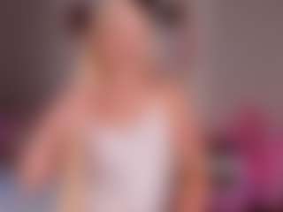 elara-vee's Live Sex Cam Show