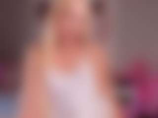 elara-vee's Live Sex Cam Show