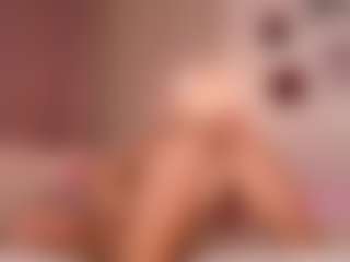 elara-vee's Live Sex Cam Show