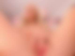 Live cam show with elara-vee - Blonde Hair Petite on TeamSkeetLive