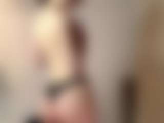 Live cam show with Dia - Domination on AdultVida.com