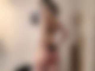 Live cam show with Dia - Hazel Eyes on AdultVida.com