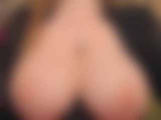 Live cam show with EmmaBloomm - Horny on galaxygirlnitro.com