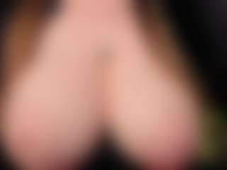 EmmaBloomm's Live Sex Cam Show