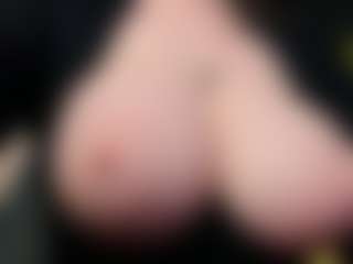 Live cam show with EmmaBloomm - Butt Plug on TeamSkeetLive