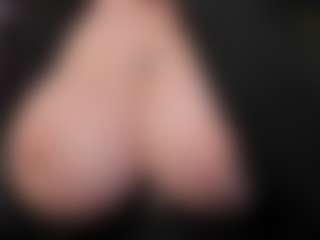 EmmaBloomm's Live Sex Cam Show