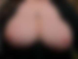 Live cam show with EmmaBloomm - Butt Plug on CamSextacy