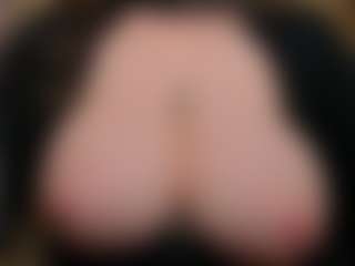 Live cam show with EmmaBloomm - Green Eyes on Stripli.com